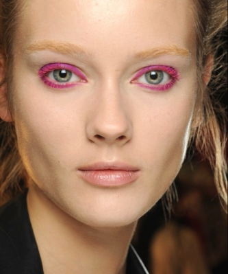 pink-eye-mascara-makeup